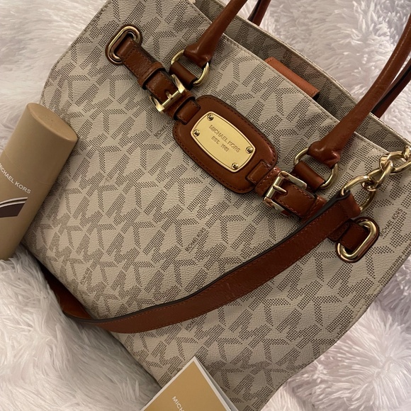 MICHAEL KORS HAMILTON LOGO TOTE VANILLA - Picture 2 of 8